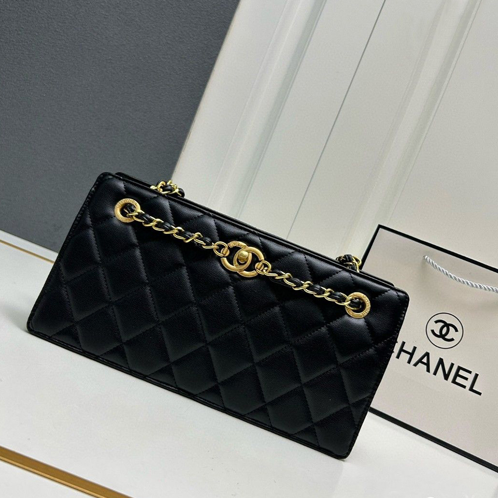 Chanel HandBag Made From Leather With Chain
