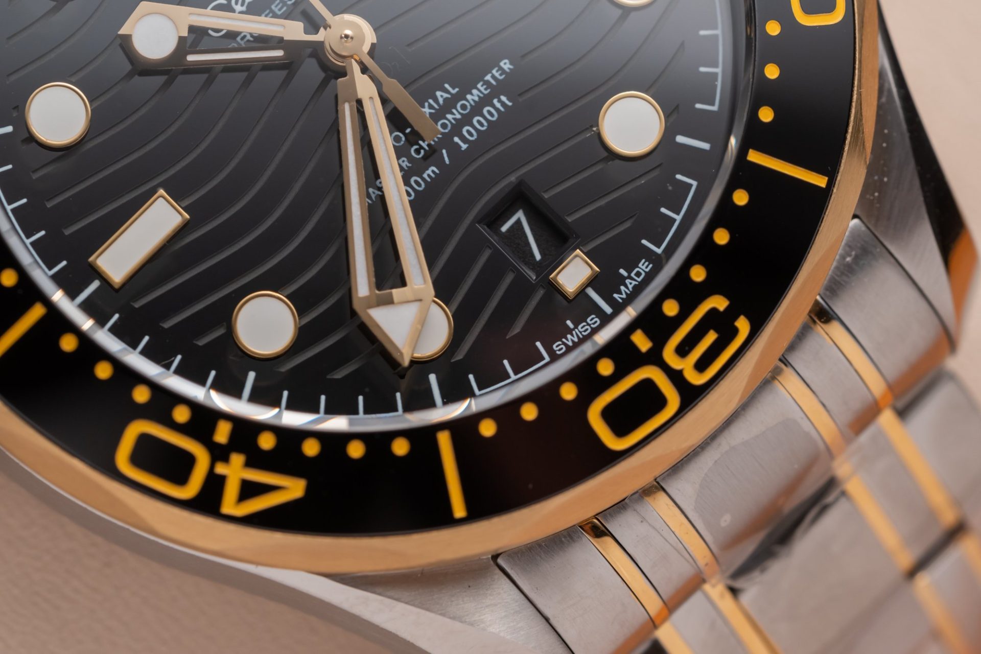 Omega Replica Watch Seamaster Demi Gold Black Dial VS Factory Demi Gold 42mm - Top club