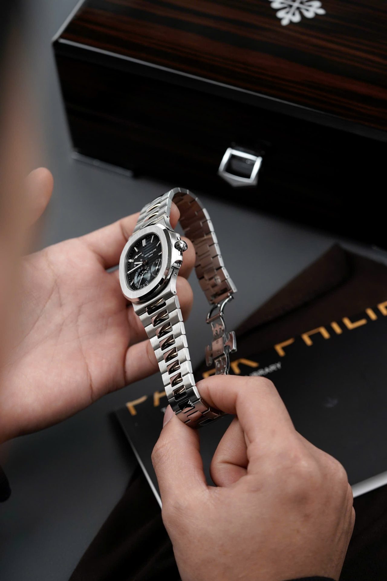 Patek Philippe Best Replica Watches Nautilus 5712 Custom Authentic Details 40mm - Top club