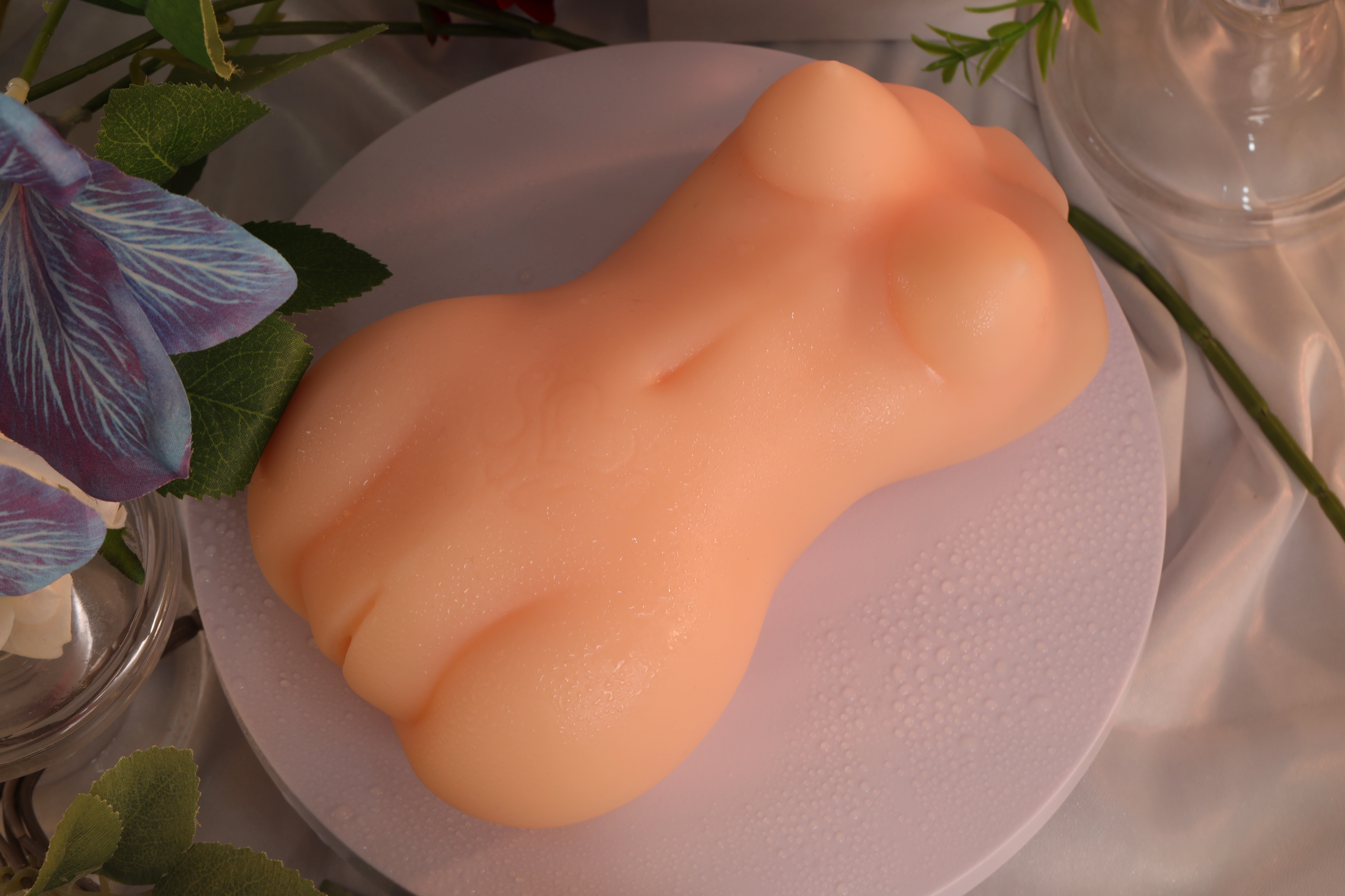Ergonomic sculpted body shape of the Dr.YUU Succubus Grip V2