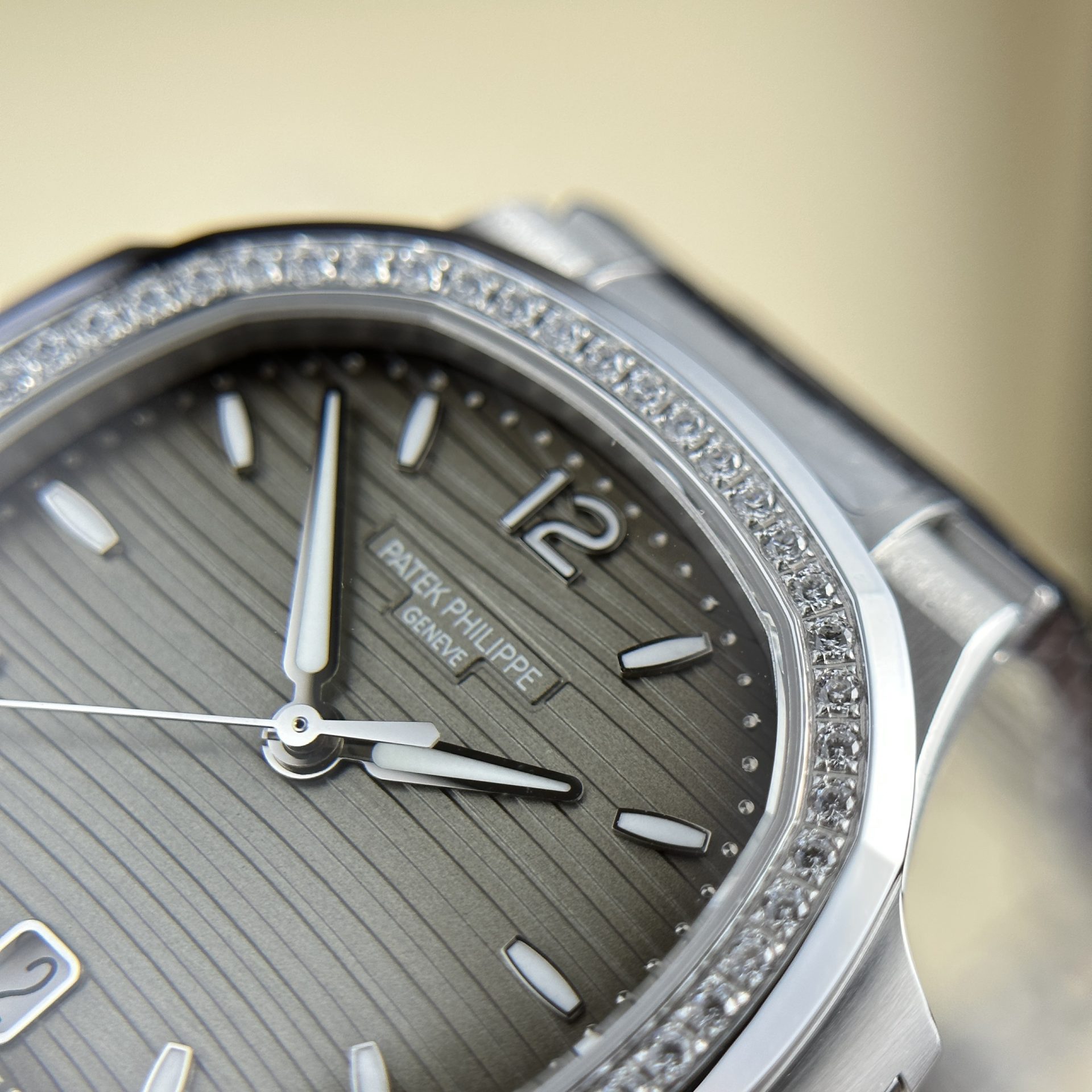 Patek Philippe Replica 1:1 Watch Nautilus 7118 Women s With Stone Gray Dial Factory 3K 35.2mm - Top club