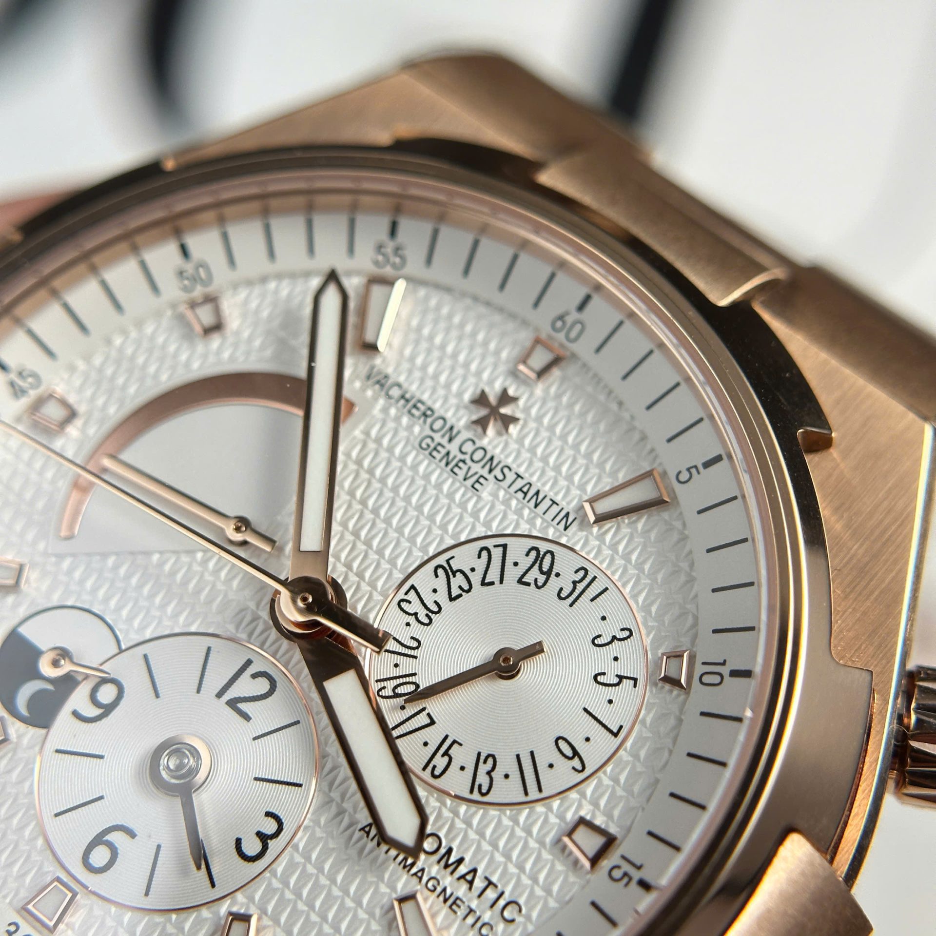 Vacheron Constantin Fake Watch Overseas Dual Time 47450 White Dial 9F Factory 42mm - Top club