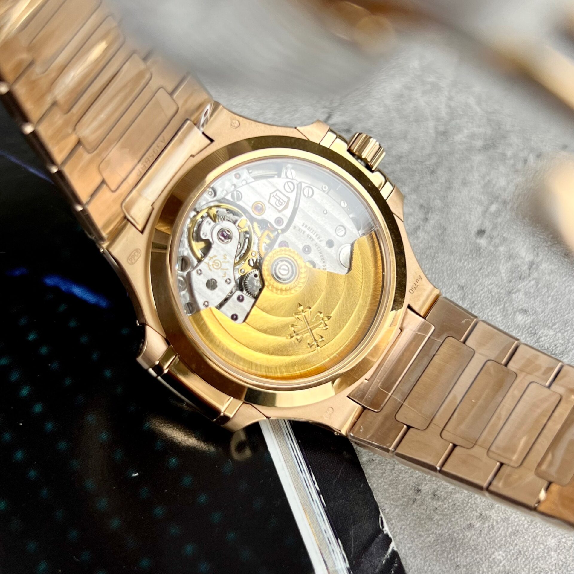 Patek Philippe Nautilus 7118 Replica Watch With Diamonds Bezel 3K Factory 35.2mm - Top club