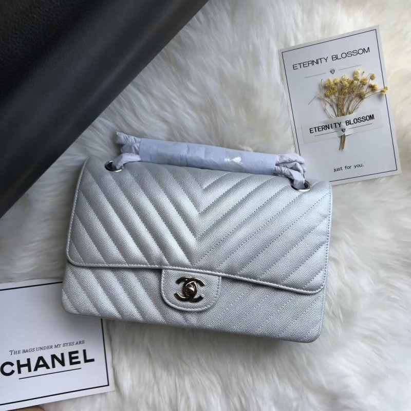 Replica Chanel Chevron Caviar Calfskin Classic Flap Bag A011121:1High-quality replica