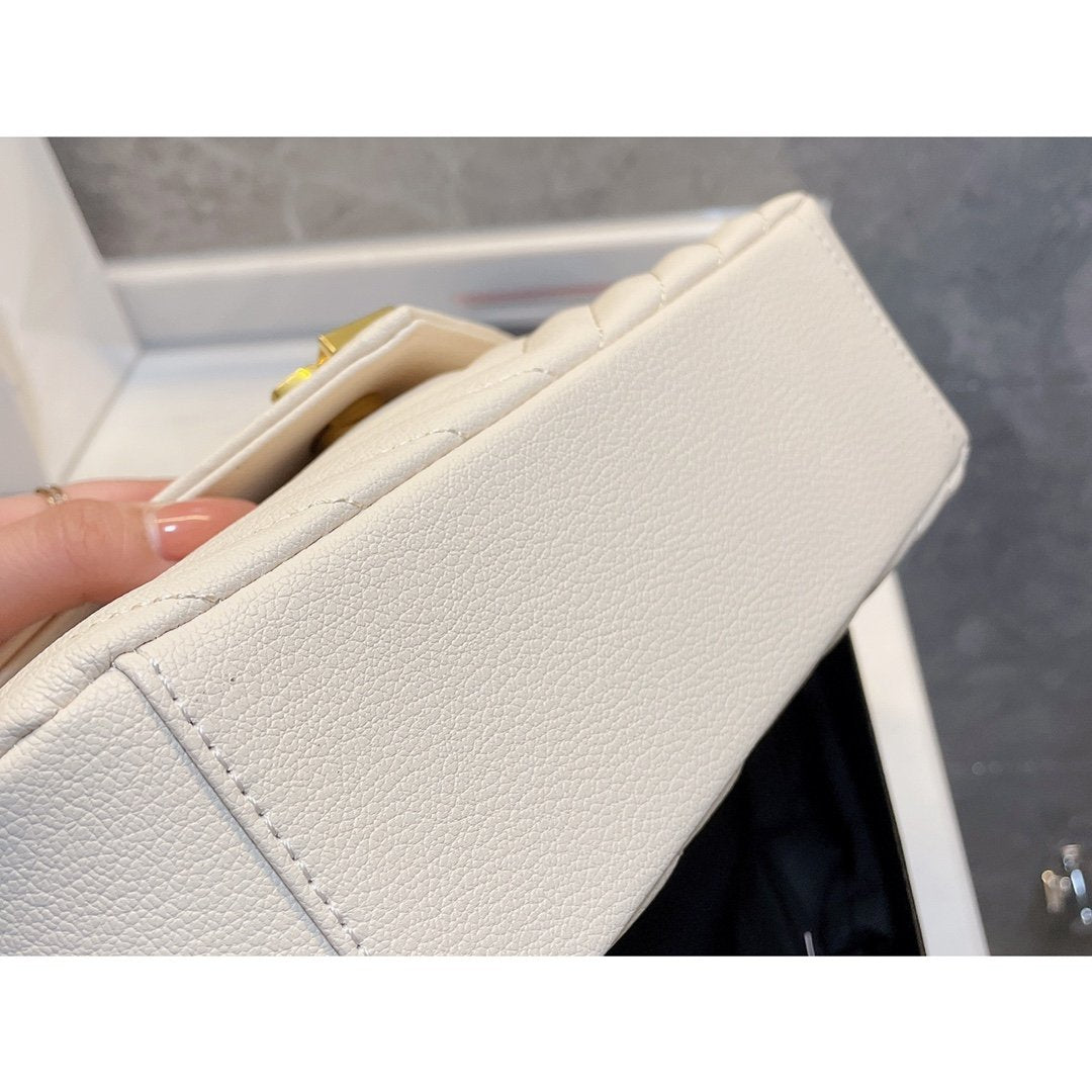 TO – Luxury Edition Bags SLY 1531:1High-quality replica