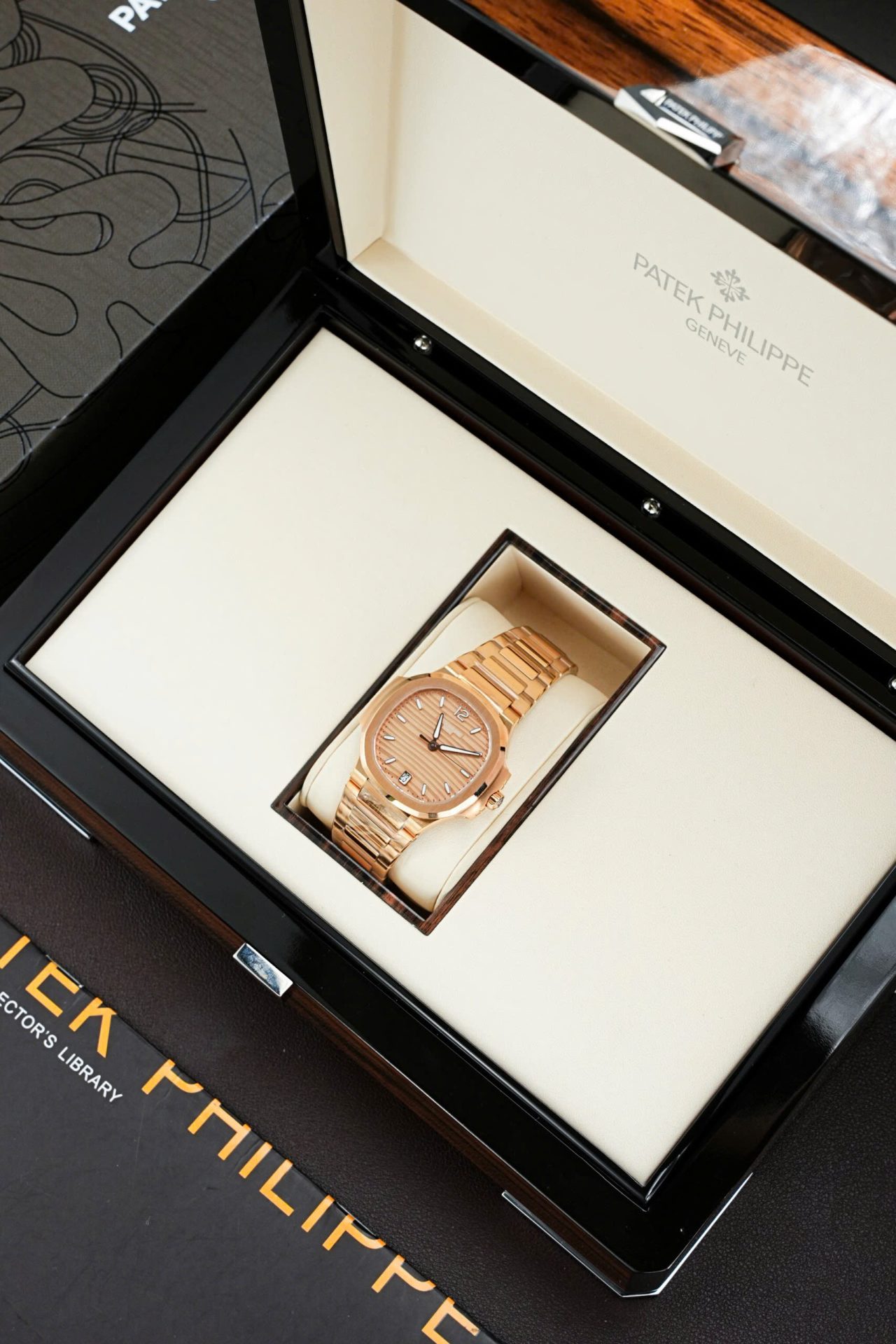 Patek Philippe Nautilus 7118 Replica Watches Rose Gold Swiss Movement 3K Factory 35,2mm - Elite Watch Atelier
