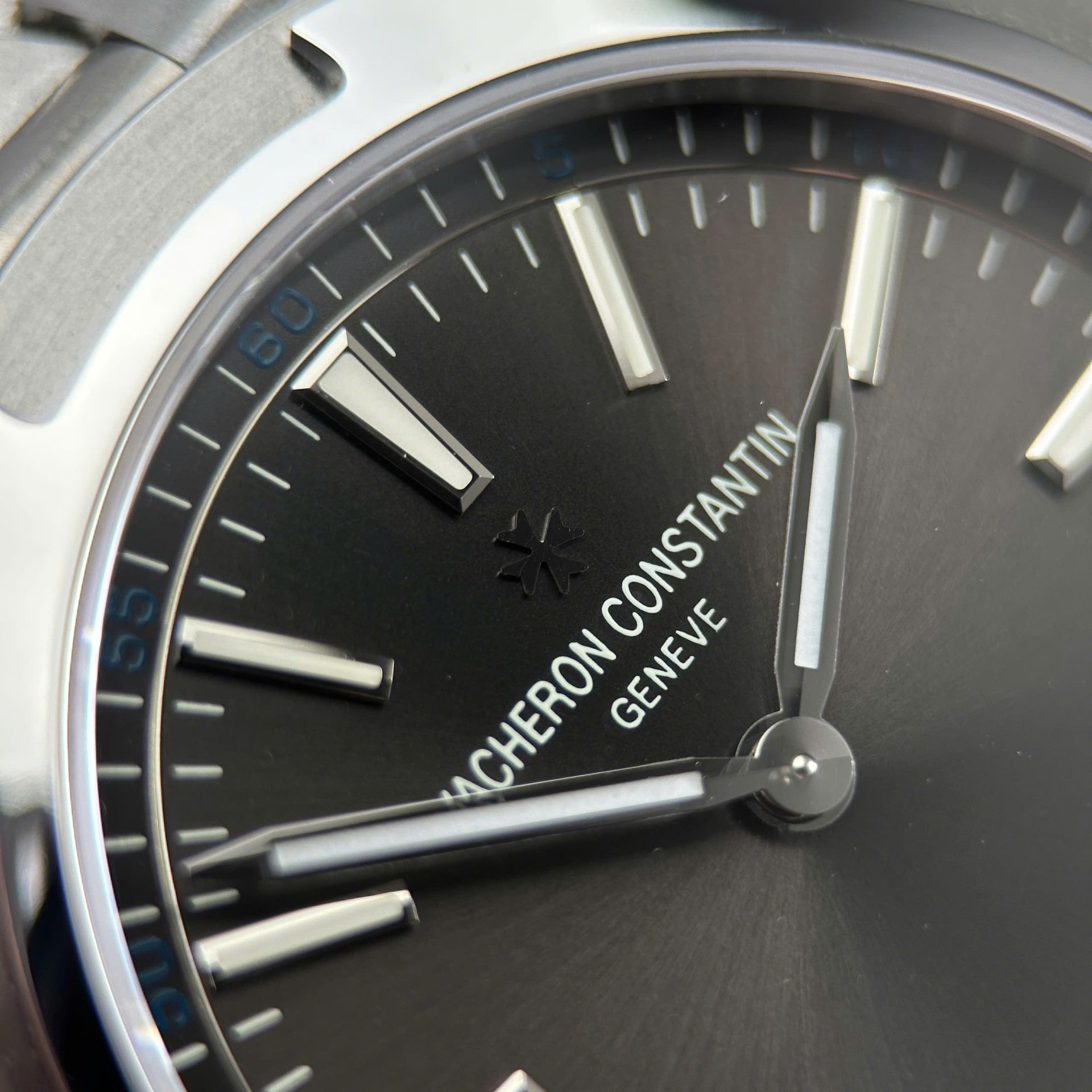 Vacheron Constantin Overseas Ultra-Thin 2000V Imitation Watches Gray Dial Metal Wire 8F Factory 40mm - Top club