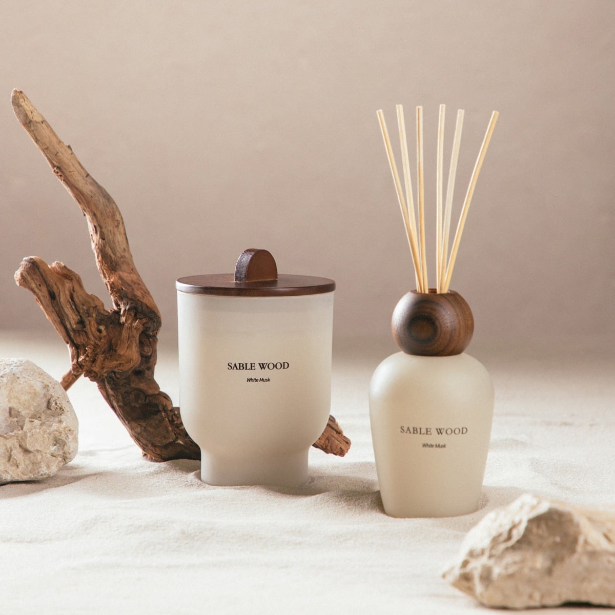 Świeca zapachowa SABLE WOOD White Musk 400 g
