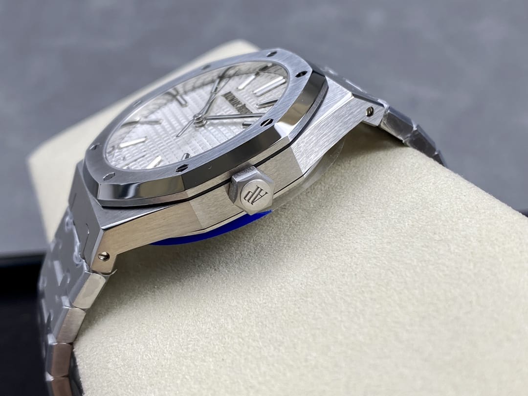 Audemars Piguet replica watch Royal Oak Selfwinding ��50th Anniversary�� 41mm Stainless Steel Silver Dial 15510ST.OO.1320ST.03-ZF(1:1 replica) - Top club