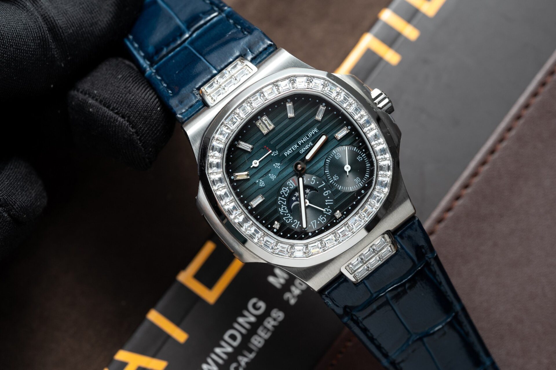 Patek Philippe Nautilus 5724G Replica Watch Blue GRF 40mm - Top club