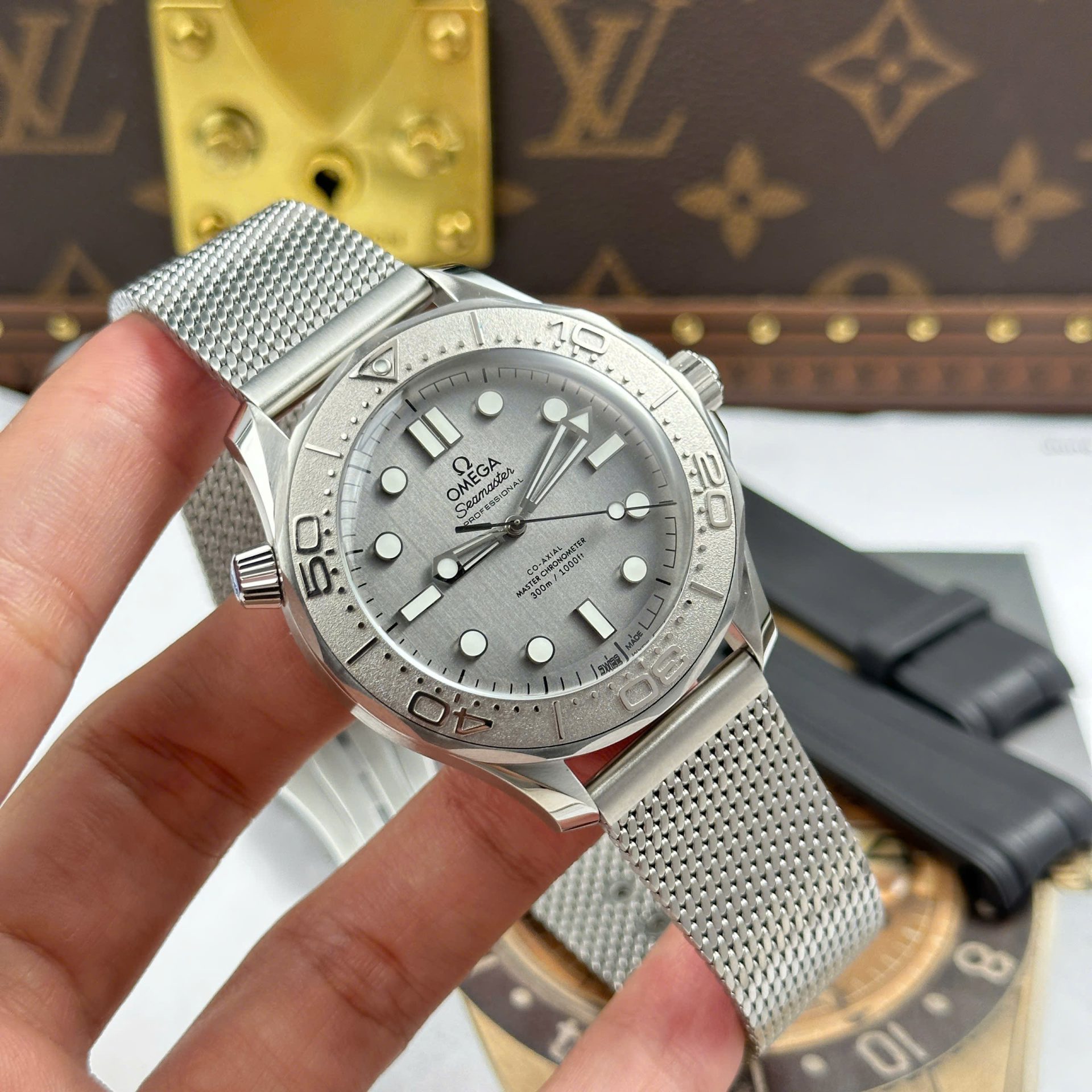 Omega Seamaster Diver 300m Replica Watch Gray Dial VS Factory 42mm - Top club