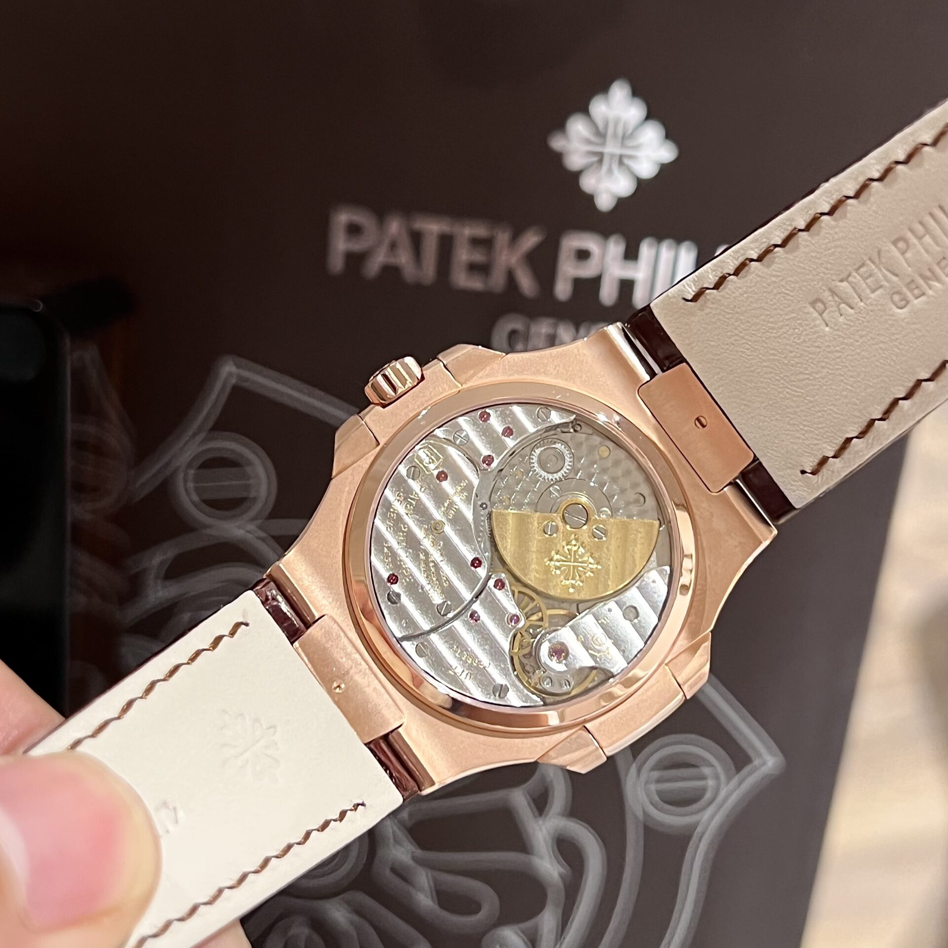 Patek Philippe Nautilus 5724R Gold Wrapped Moissanite Diamond Replica Watch 40mm - Top club