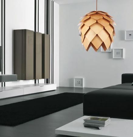 PineGlow – Houten Hanglamp in Dennenappel Design