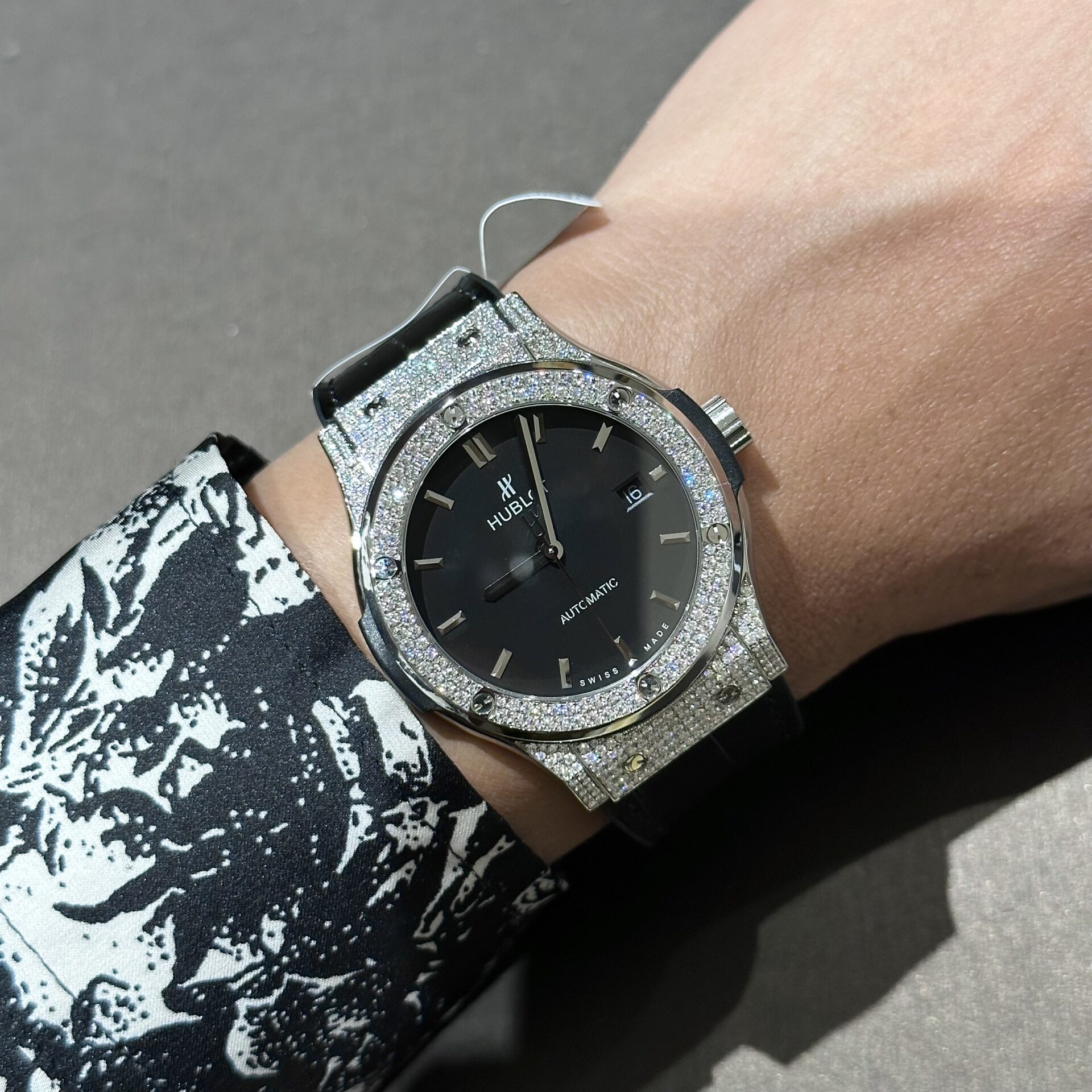 Hublot Replica Watch With Full Diamond Moissanite Diamonds Black Dial Men s 42mm - Top club