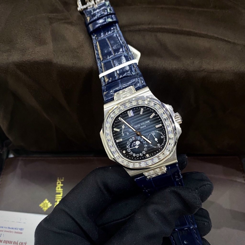 Patek Philippe Rep 11 Watch Nautilus 5724 Moissanite Baguette Blue Dial 40mm - Elite Watch Atelier