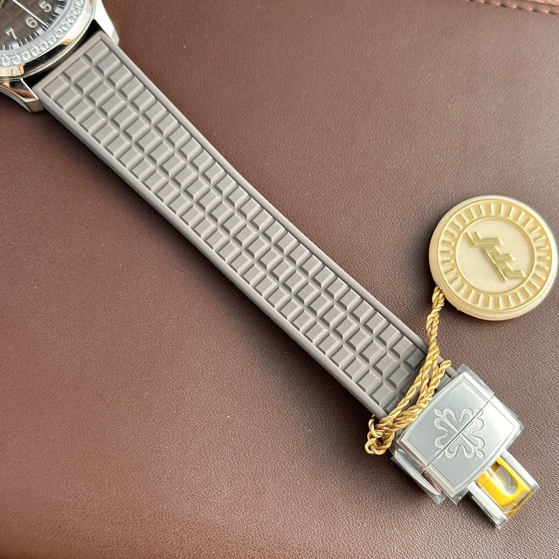 Patek Philippe Aquanaut 5067 Replica 1:1 Watch Gray With Diamonds Bezel PPF 35.6mm - Top club