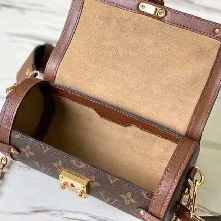 Trunk1:1High-quality replica