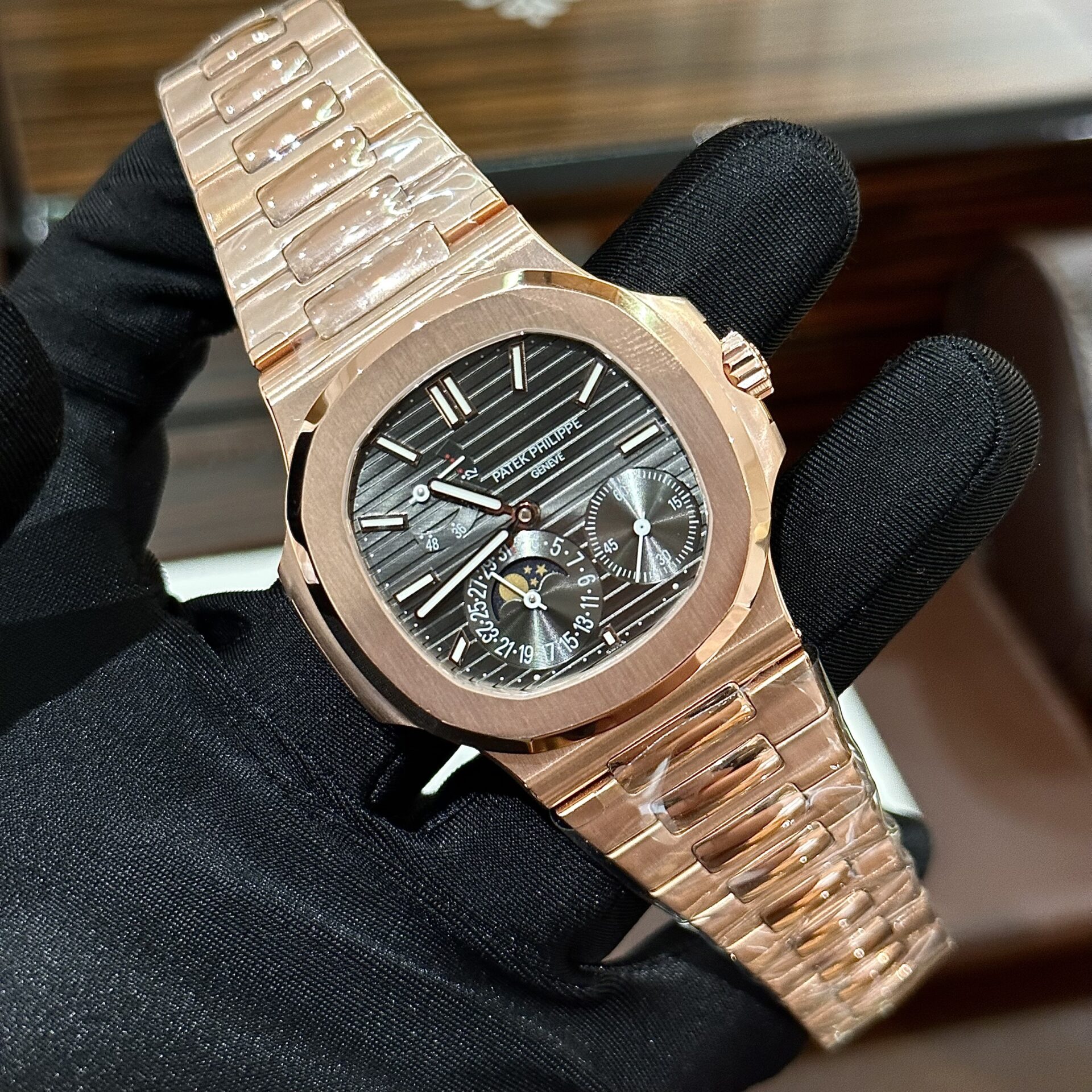 Patek Philippe Best Replica Watch Nautilus 5712R Gold Wrapped GR Factory 40mm - Top club