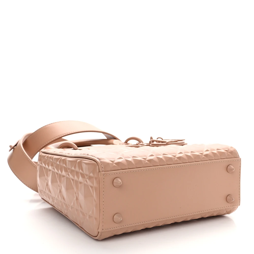 Where to Buy Superfake Handbags You’ll Love1:1High-quality replica