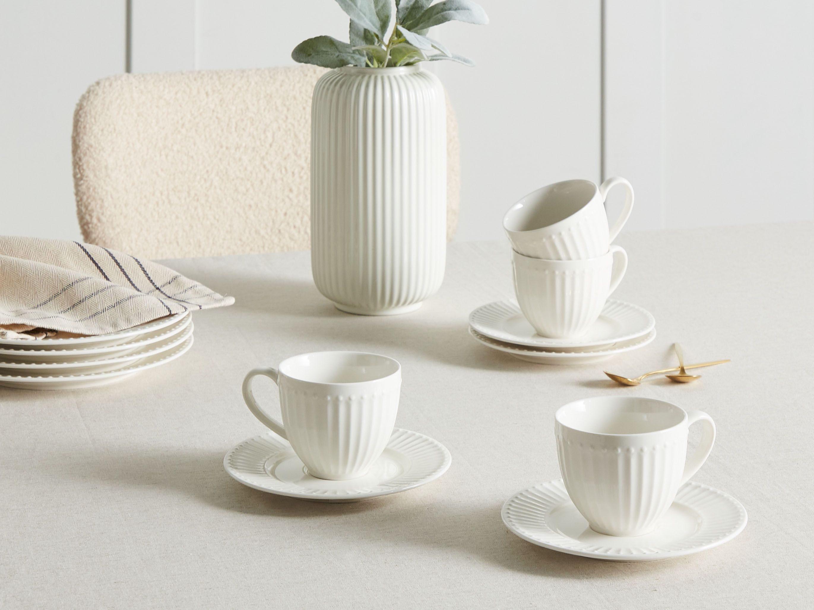 Set of 4 Cups with Saucers COWSLIP Porcelain White