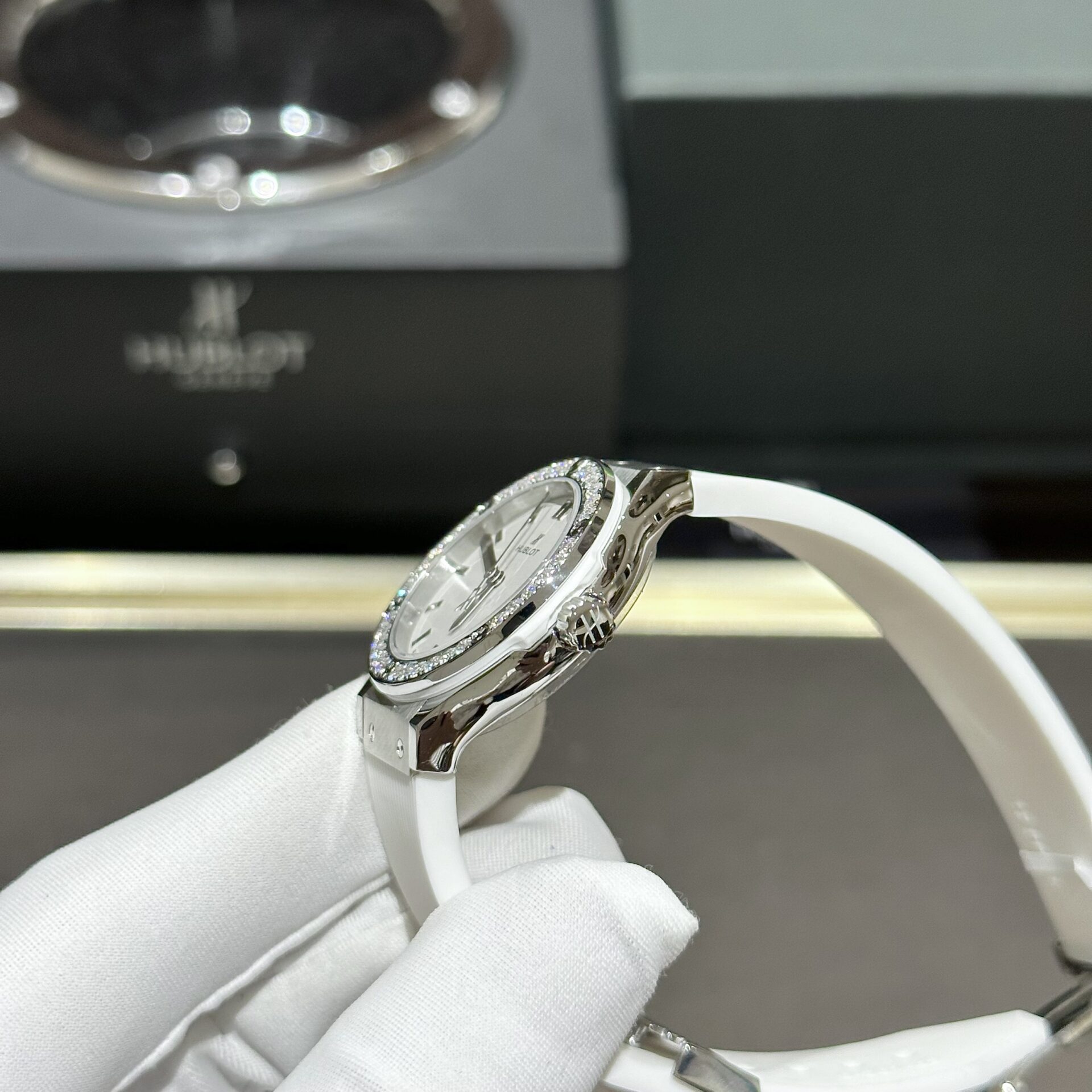 Hublot Classic Fusion Replica Women s Watch White Moissanite Diamond HBF 33mm - Top club