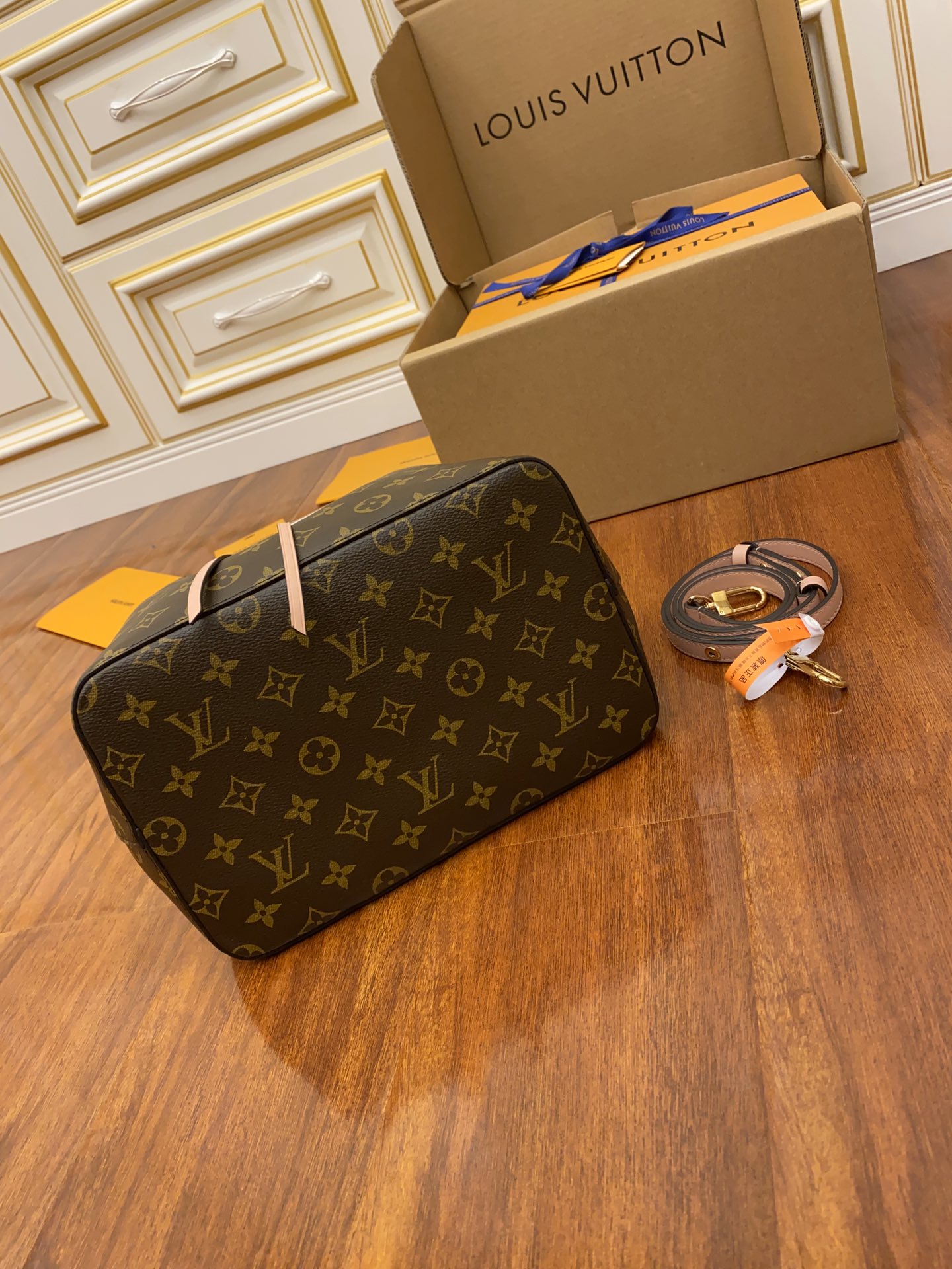 Louis Vuitton NeoNoe MM M440221:1High-quality replica