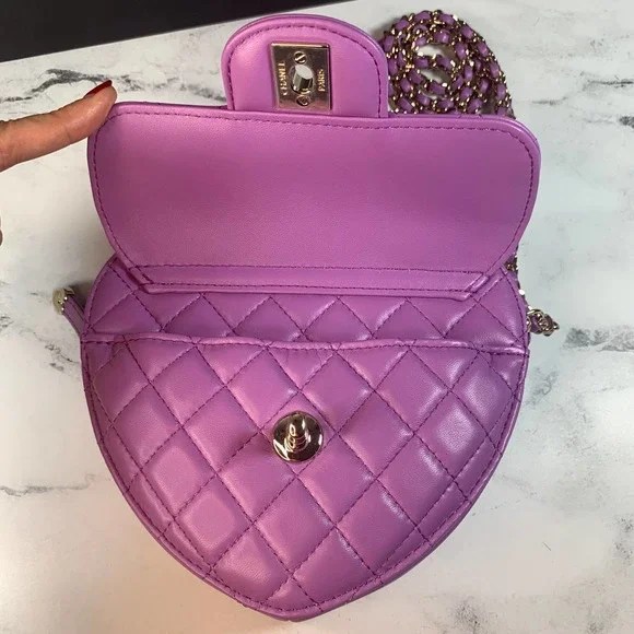 Replica Chanel Heart Zipped Arm Coin Purse 22S Purple/Black Ap27861:1High-quality replica