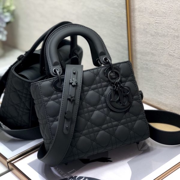 CHANEL COCO HADNLE