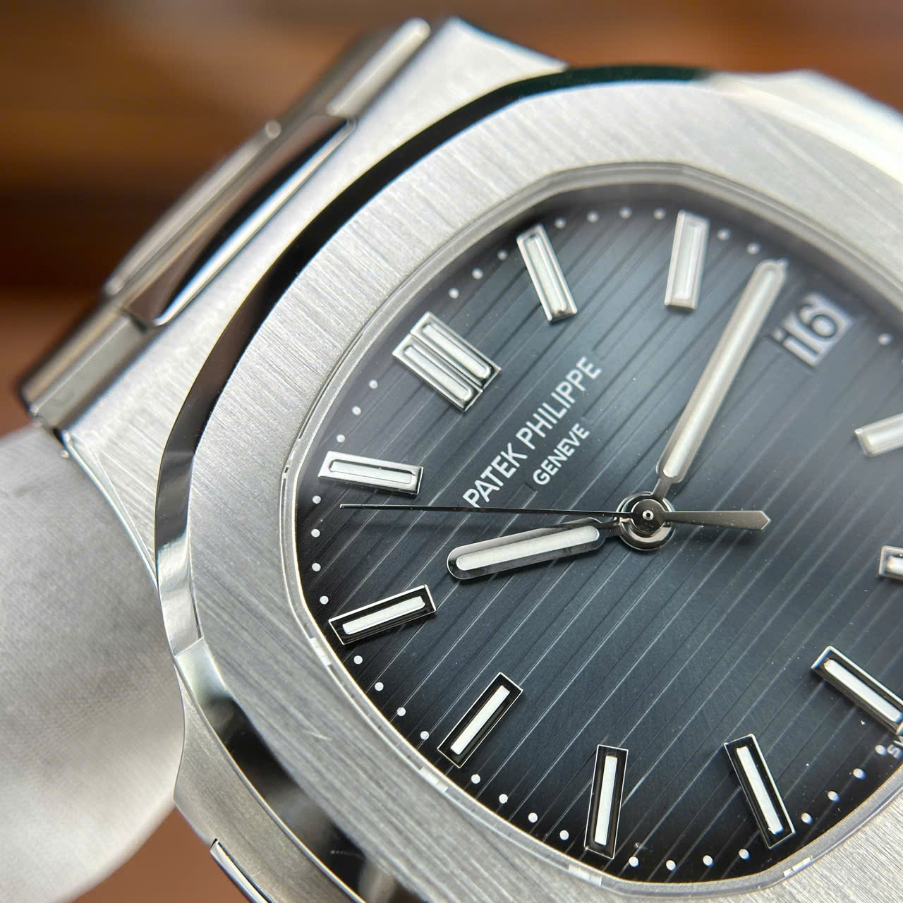 Patek Philippe Nautilus 5711 Replica Watch Refined Full Options Like Auth Top Top Quality 40mm - Top club