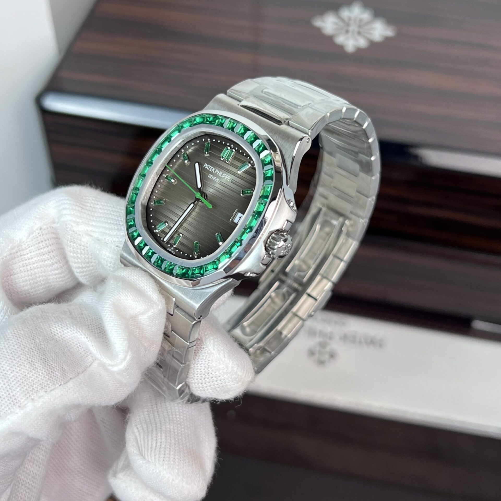Patek Philippe Nautilus 5723 Replica 1:1 Watch Gray Dial Blue Diamond 40mm - Top club