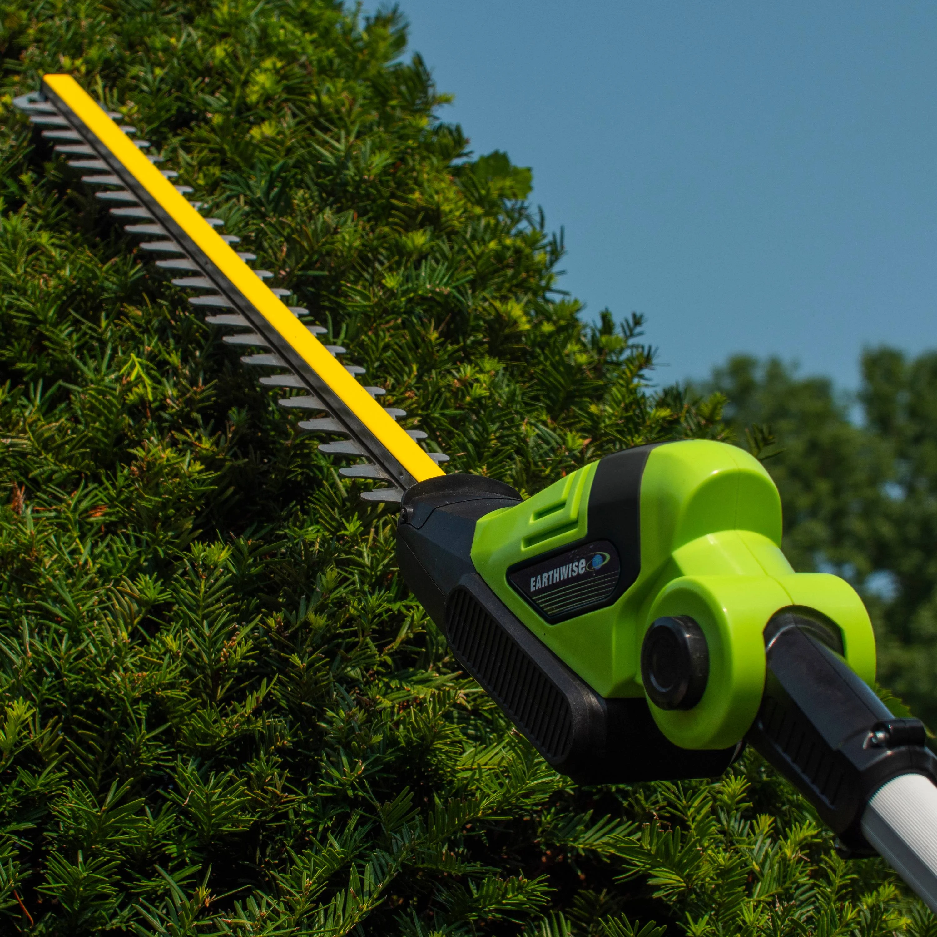 Earthwise LPHT12022 20" Cordless Electric 20 Volt Pole Hedge Trimmer (2Ah Battery and Charger Include) - Image 9