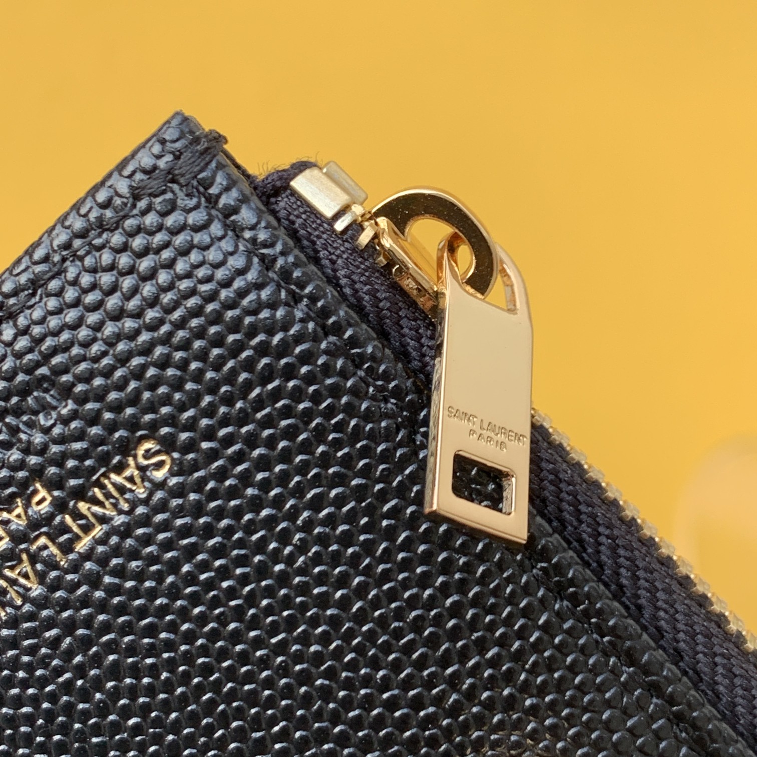 CASSANDRE MATELASSÉ FLAP CARD CASE IN GRAIN DE POUDRE EMBOSSED LEATHER1:1High-quality replica