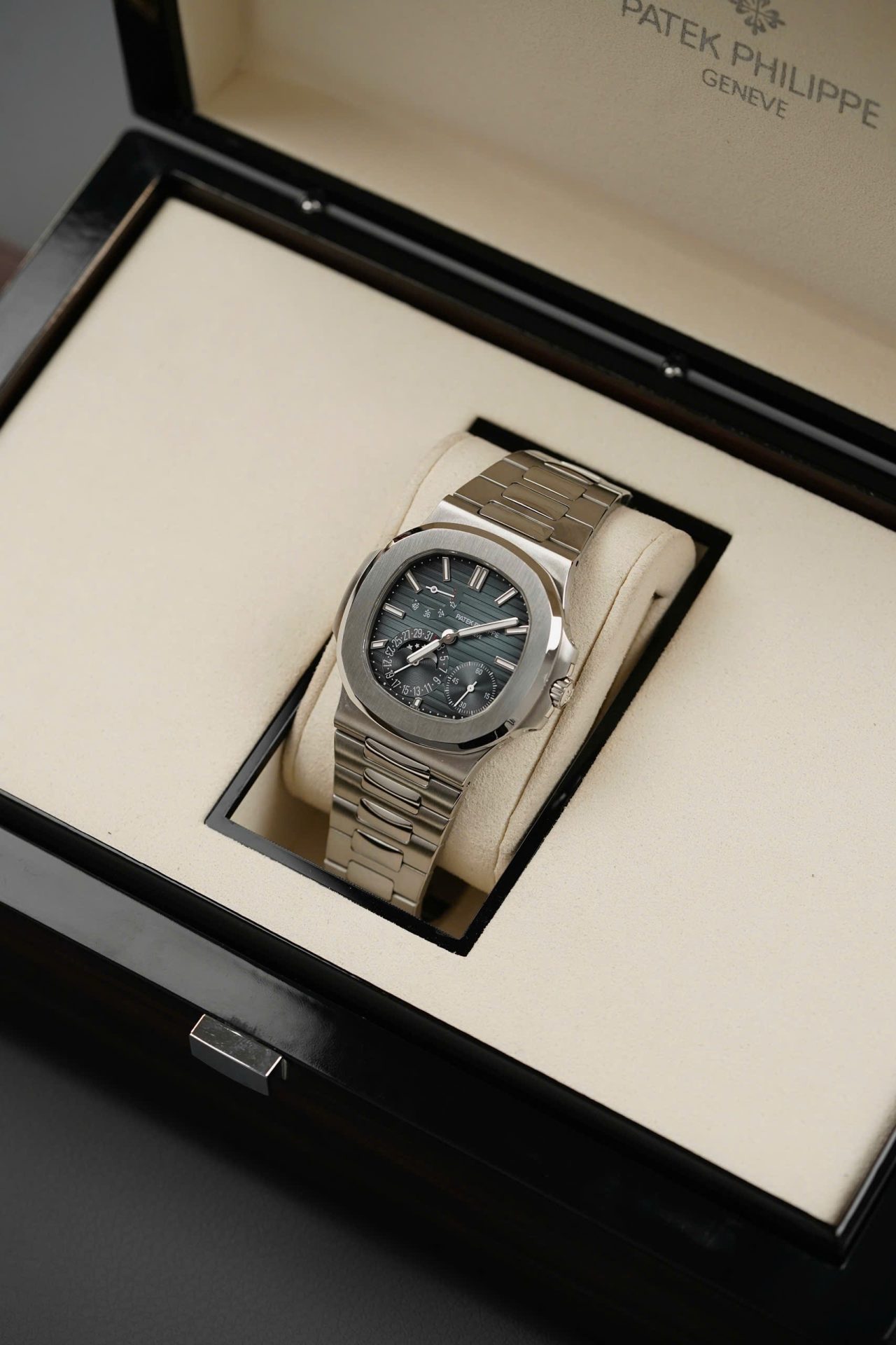 Patek Philippe Best Replica Watches Nautilus 5712 Custom Authentic Details 40mm - Top club