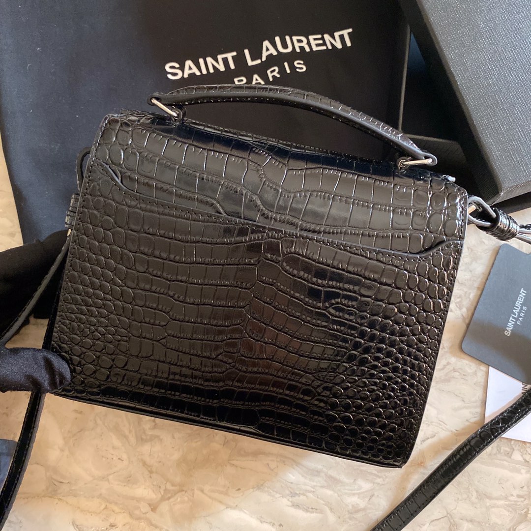 CASSANDRA MONOGRAM CLASP BAG IN MATTE PYTHON1:1High-quality replica