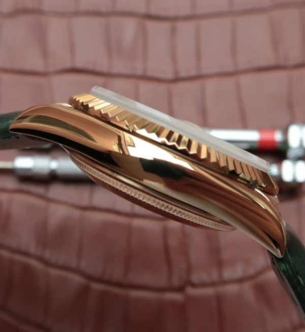 Replica Rolex Day-Date 118138 YG Green Dial Green Leather Strap A2836 - Top club
