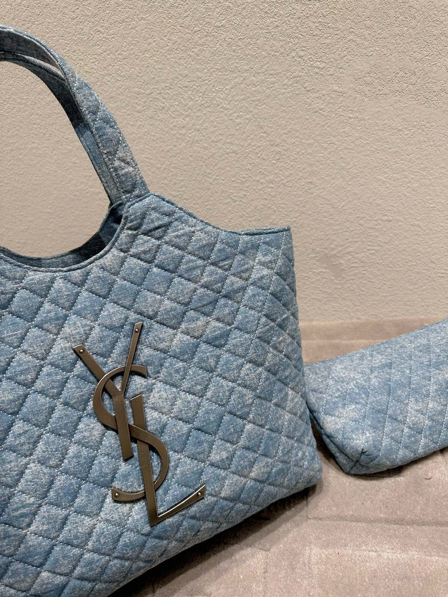 TO – Luxury Bags SLY 2811:1High-quality replica