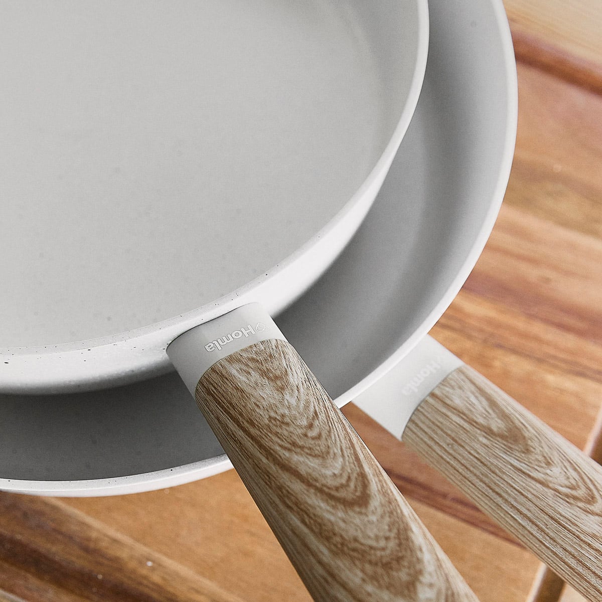 Patelnia LOREBURN z powłoką ceramiczną śmietankowa 24 cm