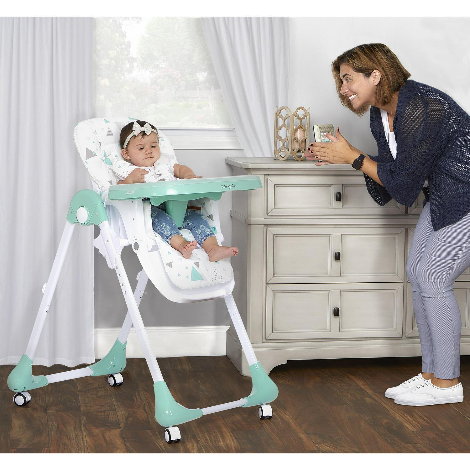 Dream On Me Jazz Highchair. Adjustable Height. Easy to clean in Green
