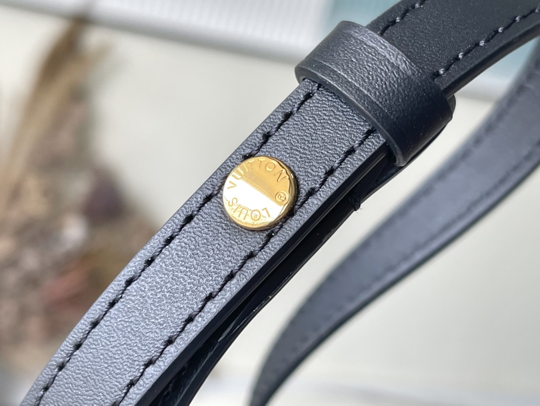 Louis Vuitton Tilsitt m465481:1High-quality replica