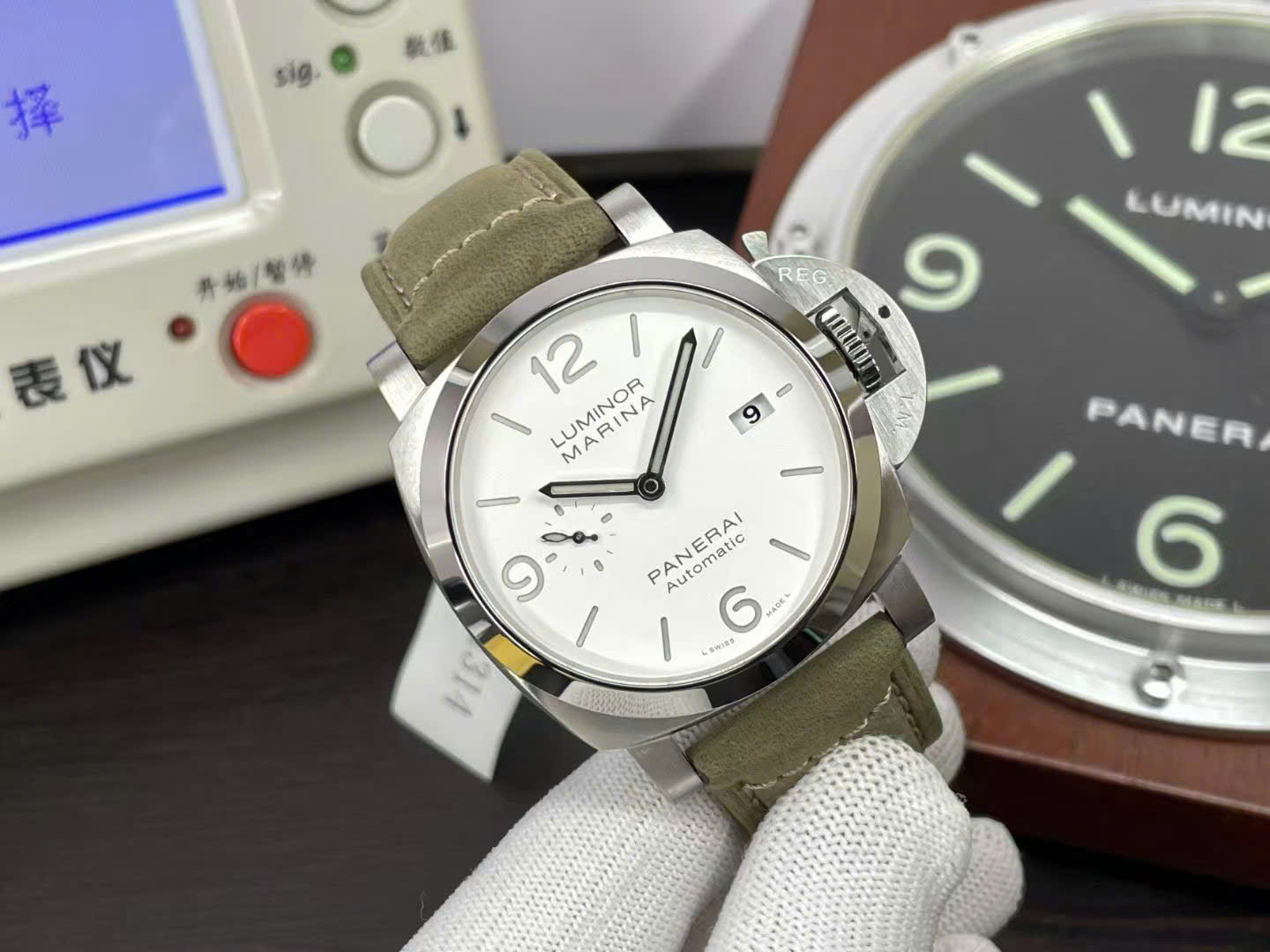 Panerai Luxury Replica Watches PAM01314 Luminor Marina Green Leather Strap VS Factory 44mm - Elite Watch Atelier