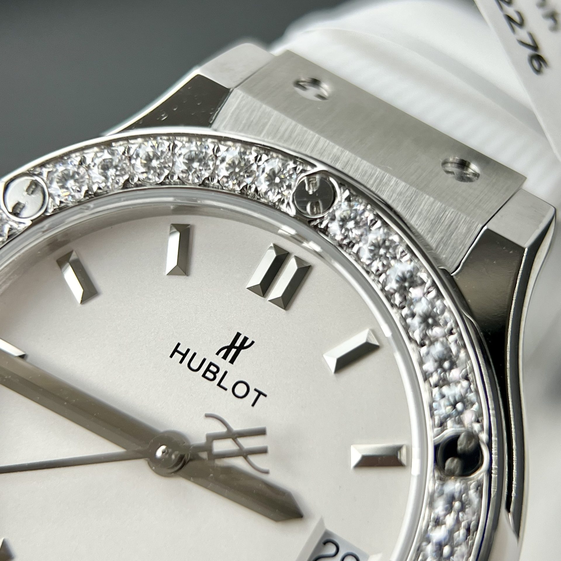 Hublot Replica Watch Women s White Rubber Strap With Moissanite Diamonds 33mm - Top club