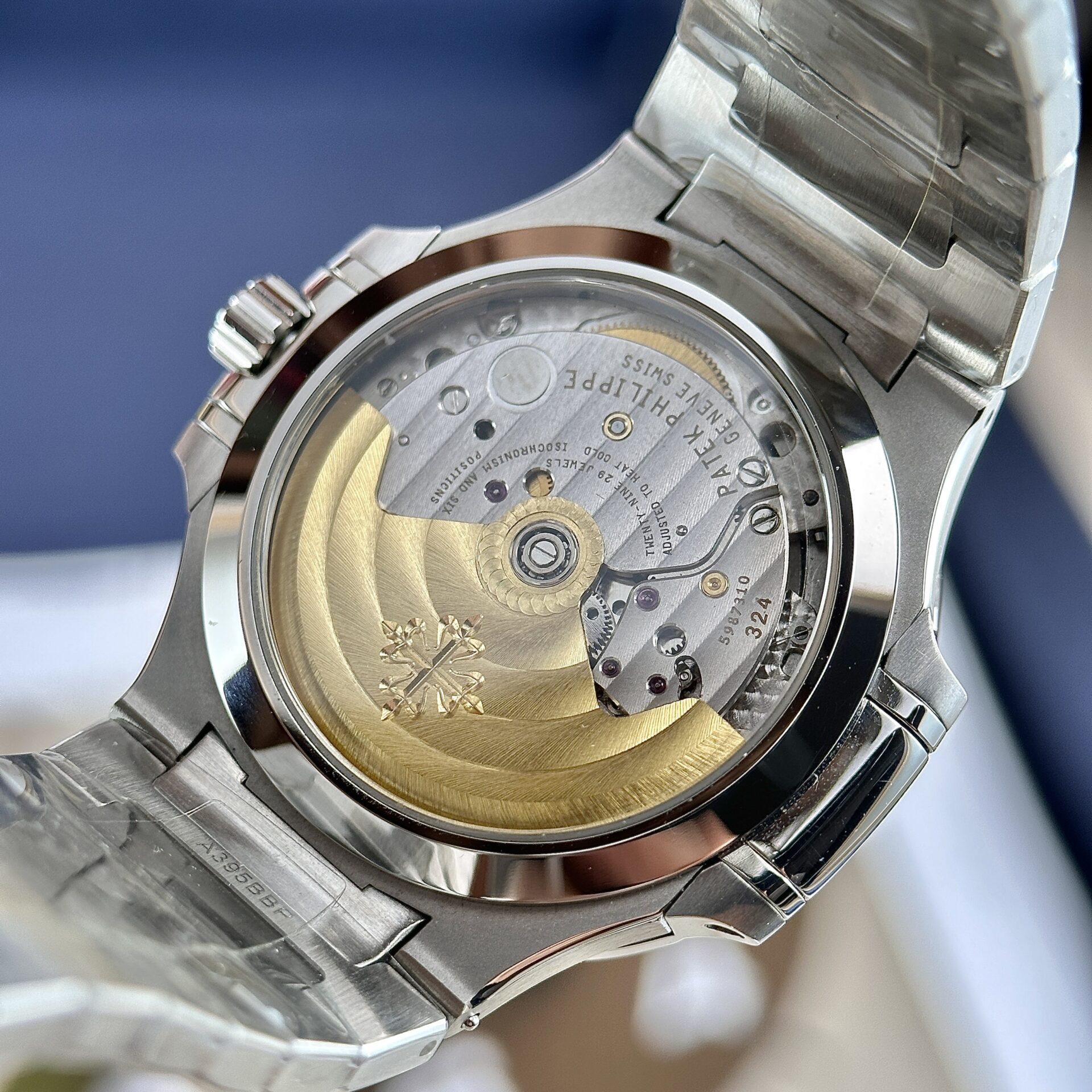 Patek Philippe Nautilus 7118 Replica Watch Grey Dial 3K Factory 35.2mm - Top club