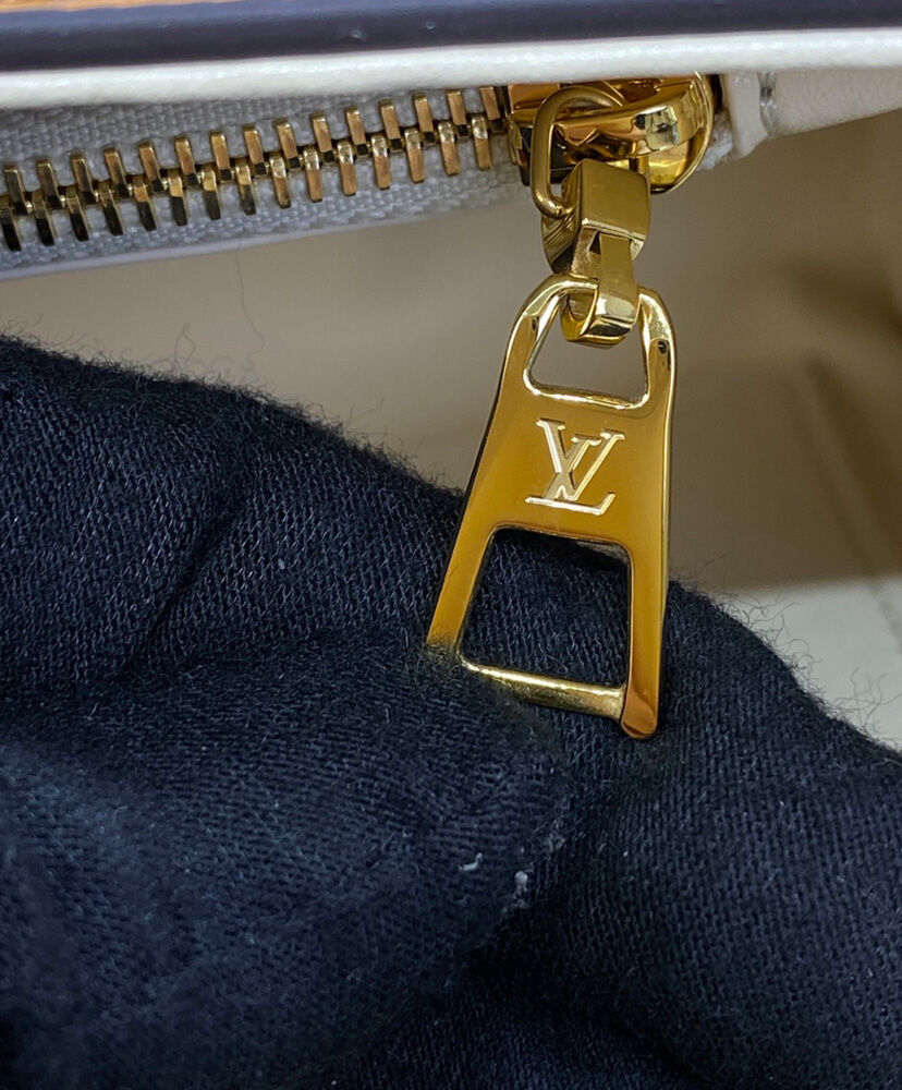 Louis Vuitton Twist MM M22229 M222361:1High-quality replica