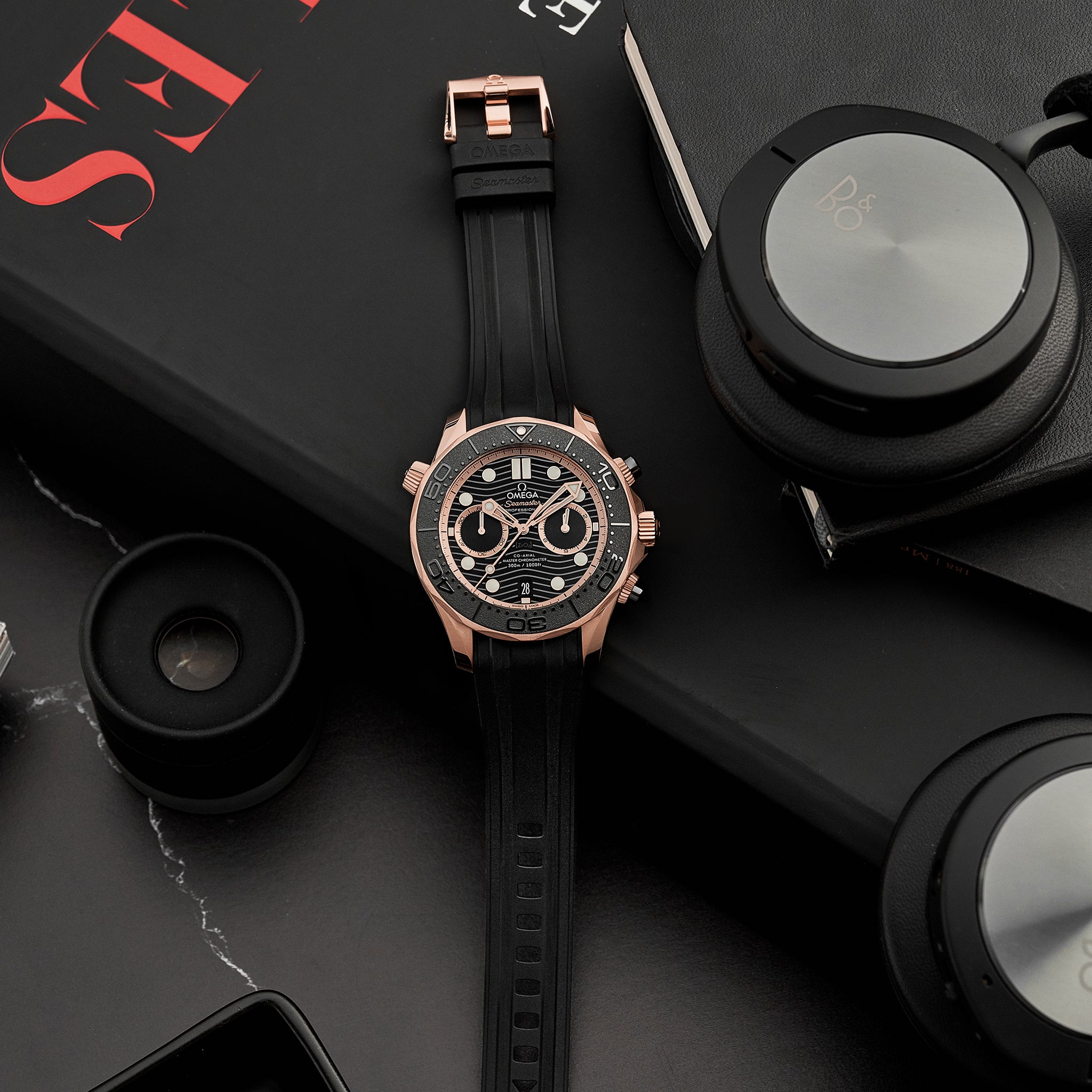 Seamaster Diver 300M Co-Axial Master Chronometer Chronograph 44mm Sedna Gold Black Dial On Rubber Strap(1:1 replica) - Elite Watch Atelier