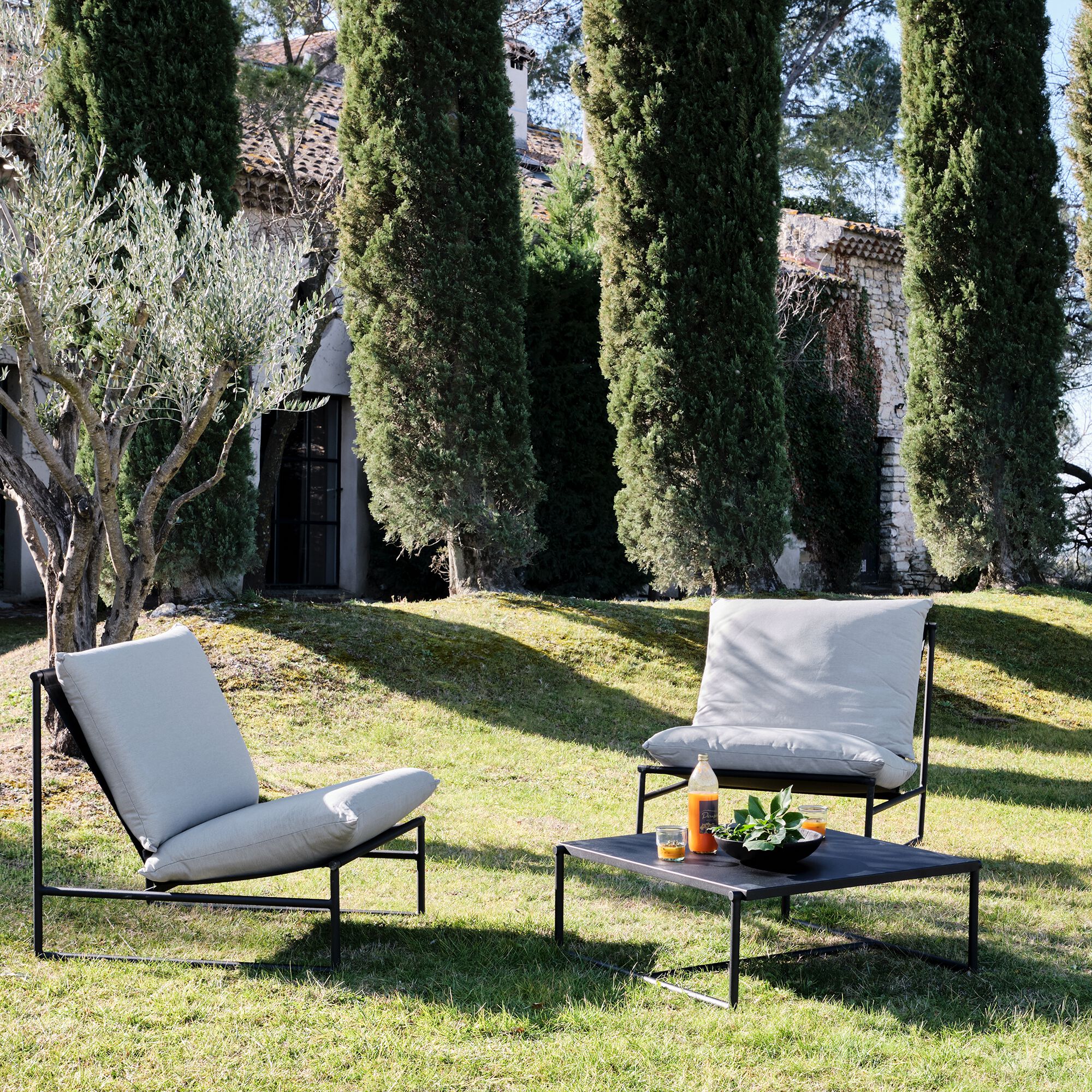 LANTA - Table basse de jardin carrée en aluminium - noir