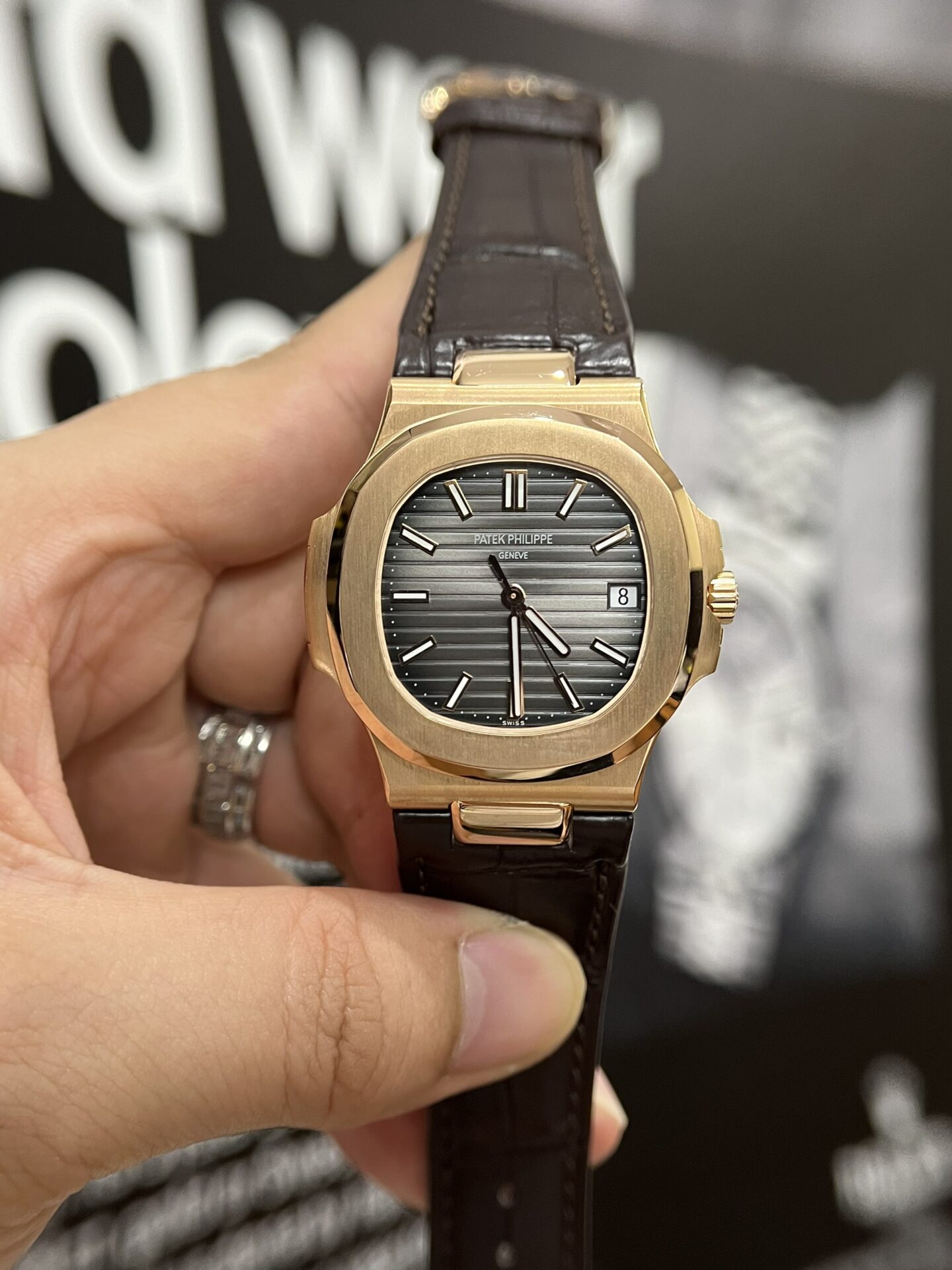Patek Philippe Nautilus 5711 Replica Watch Gold Wrapped 3K Factory 40mm - Elite Watch Atelier