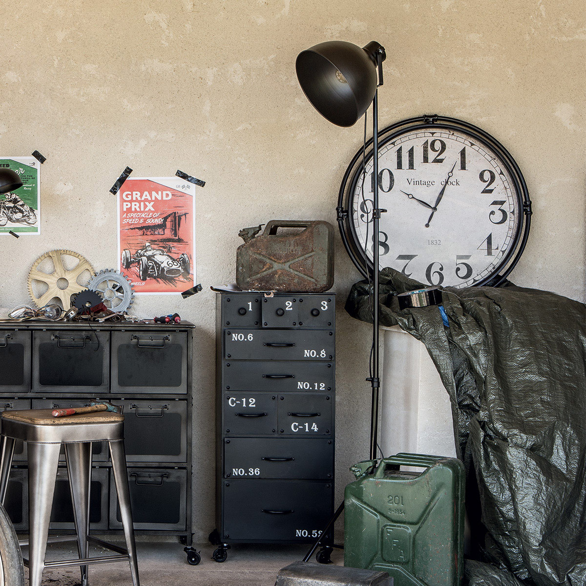 Tripod floor lamp "Basalt" Black metal, H.175 cm