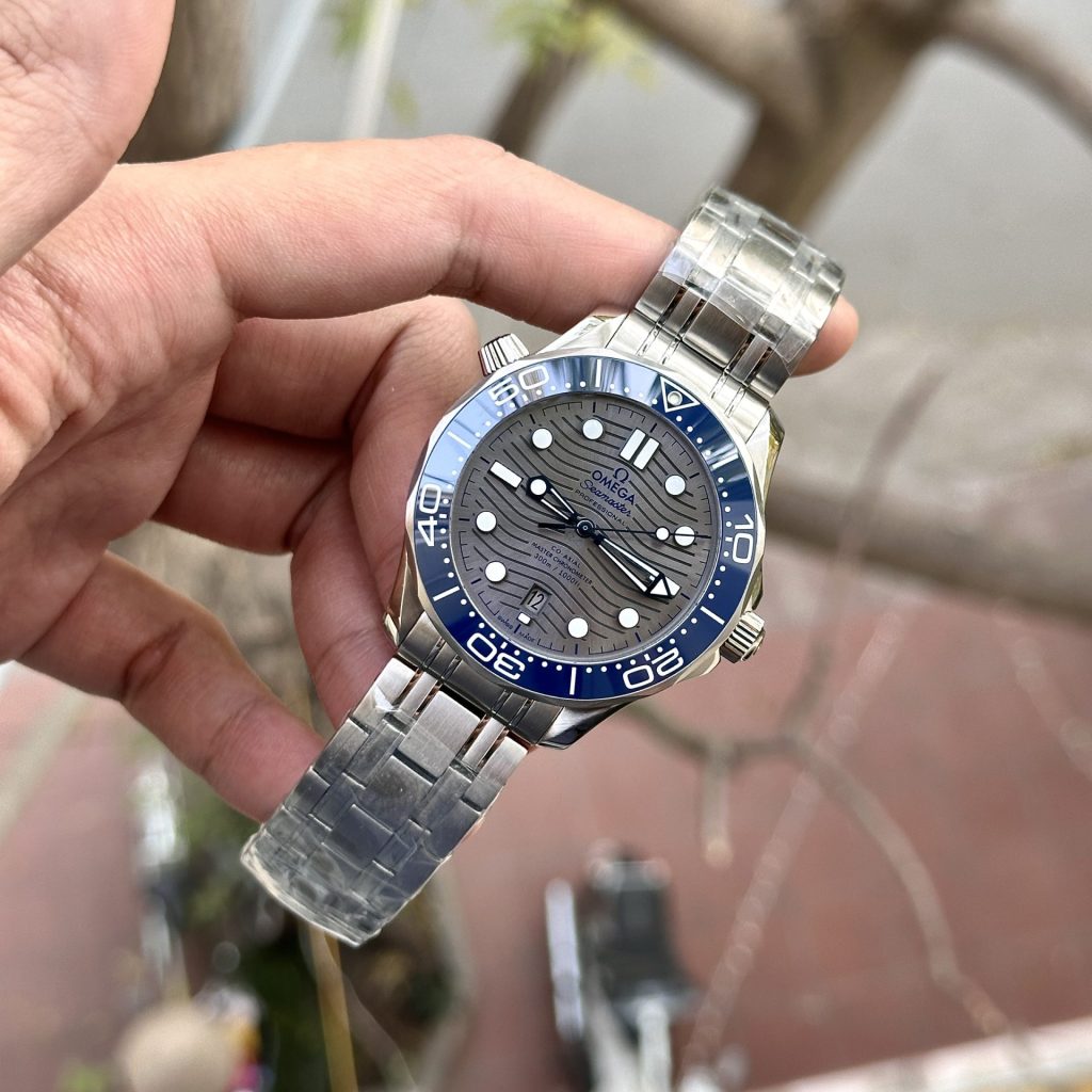 Omega Replica 11 Watch Seamaster Diver 300M Grey Dial Blue Ceramic Bezel Factory VS 42mm - Top club
