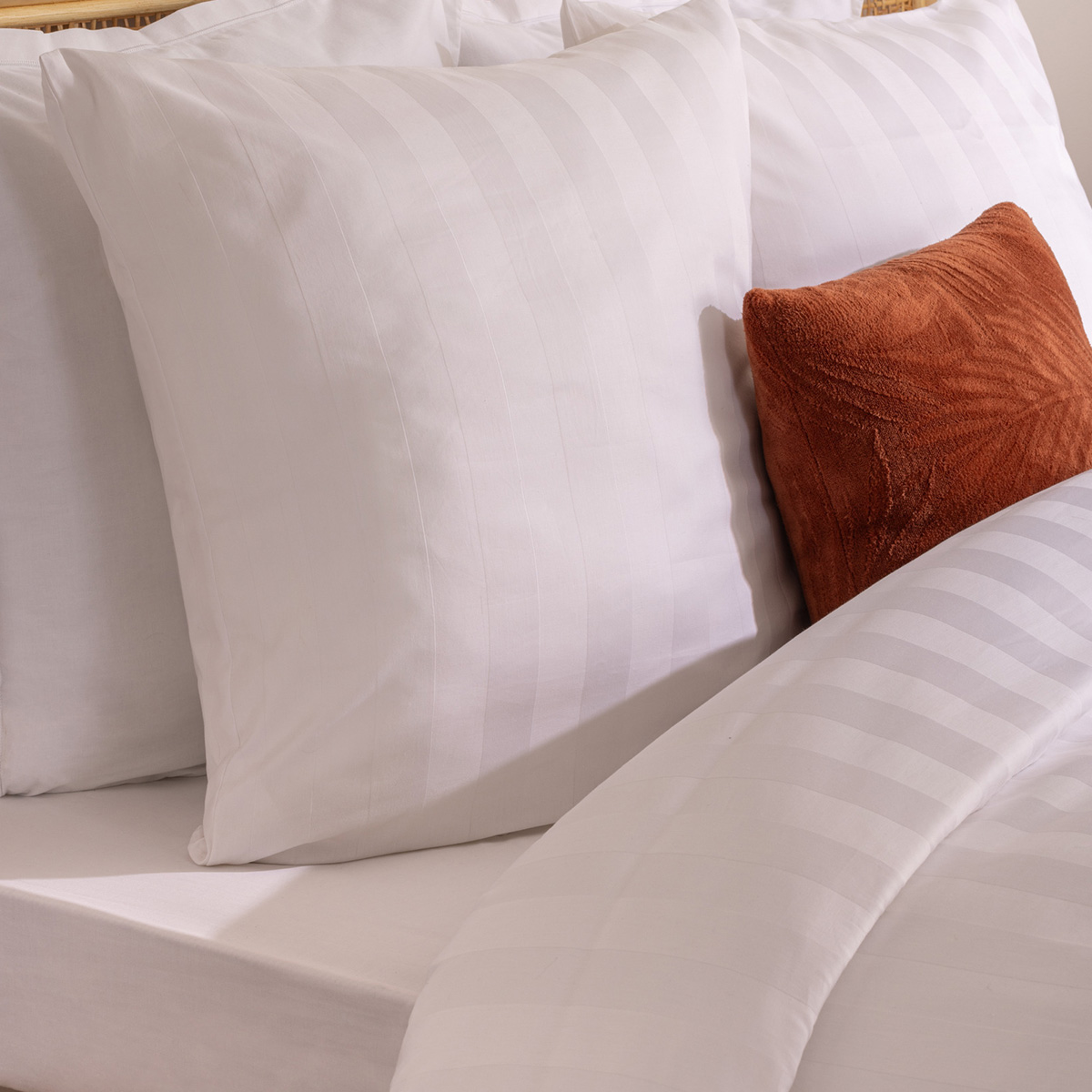 "Isadora" fitted sheet, satin White, 140x190 cm