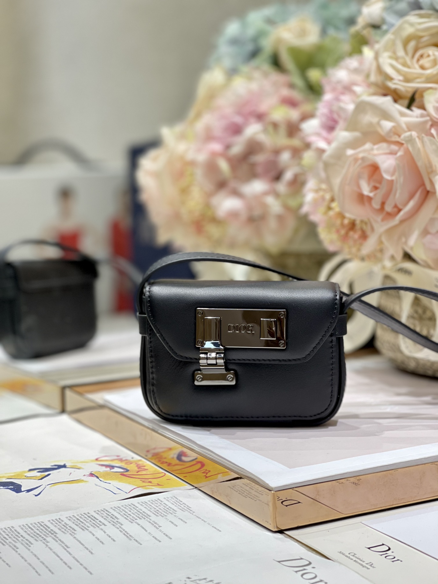 Lock Messenger Pouch Black/Beige For Women 4.5in/11cm1:1High-quality replica